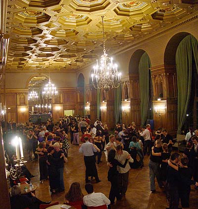 ball in Cité Universitaire in Salon Honnorat